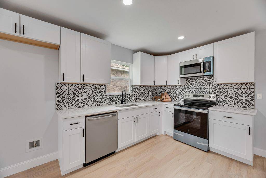 2015 Rose Hill Road, Carrollton, TX 75007