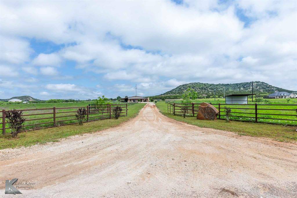 2574 County Road 162, Ovalo, TX 79541