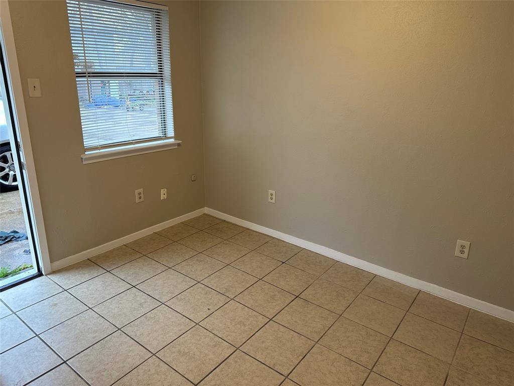 210 W 4th Street, Irving, TX 75060