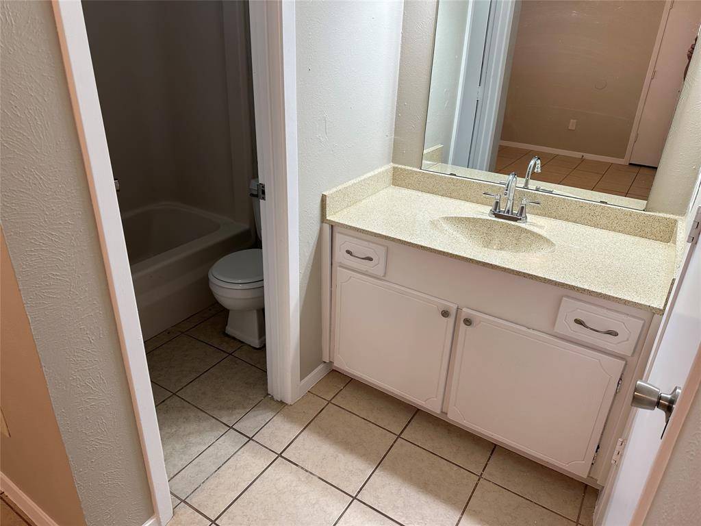 210 W 4th Street, Irving, TX 75060