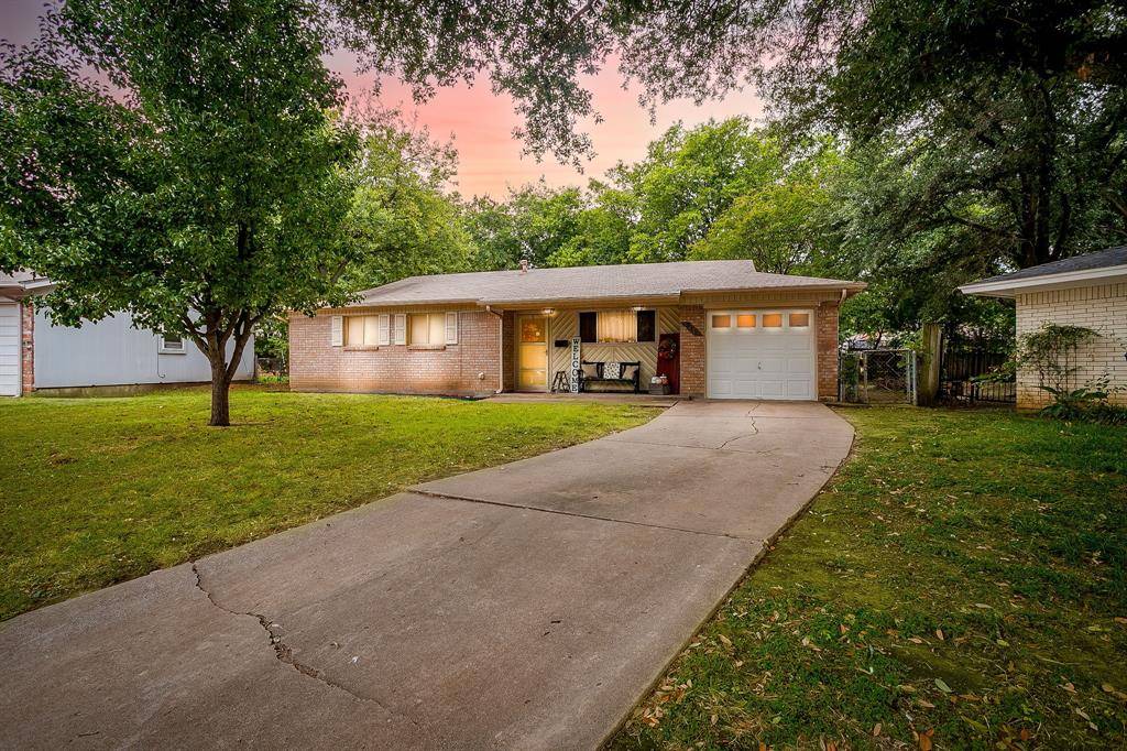 312 Gardenia Court, Burleson, TX 76028