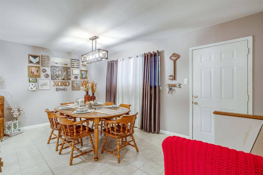 312 Gardenia Court, Burleson, TX 76028