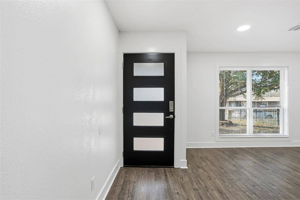 8949 Shorelark Drive, Dallas, TX 75217