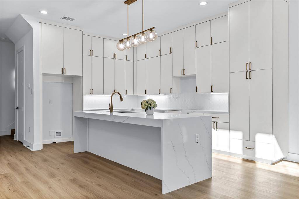 2432/2434 Douglas Avenue, Dallas, TX 75219