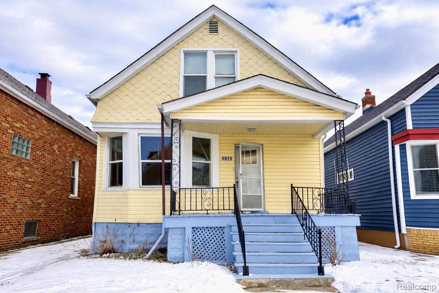 1928 Yemans ST, Hamtramck, MI 48212