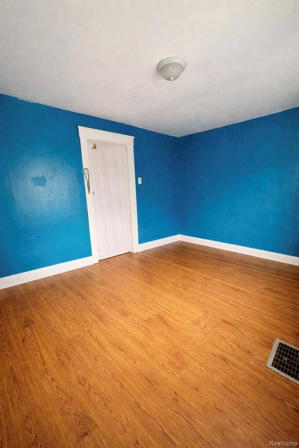 1928 Yemans ST, Hamtramck, MI 48212