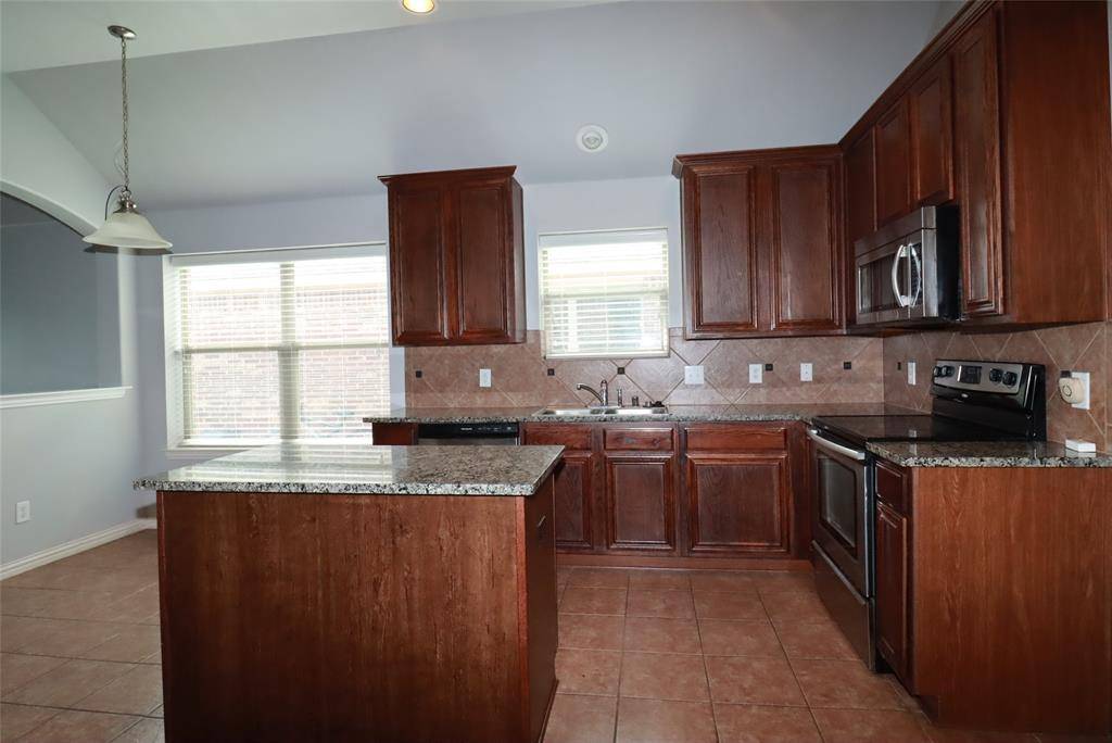 205 Cedar Creek Drive, Princeton, TX 75407