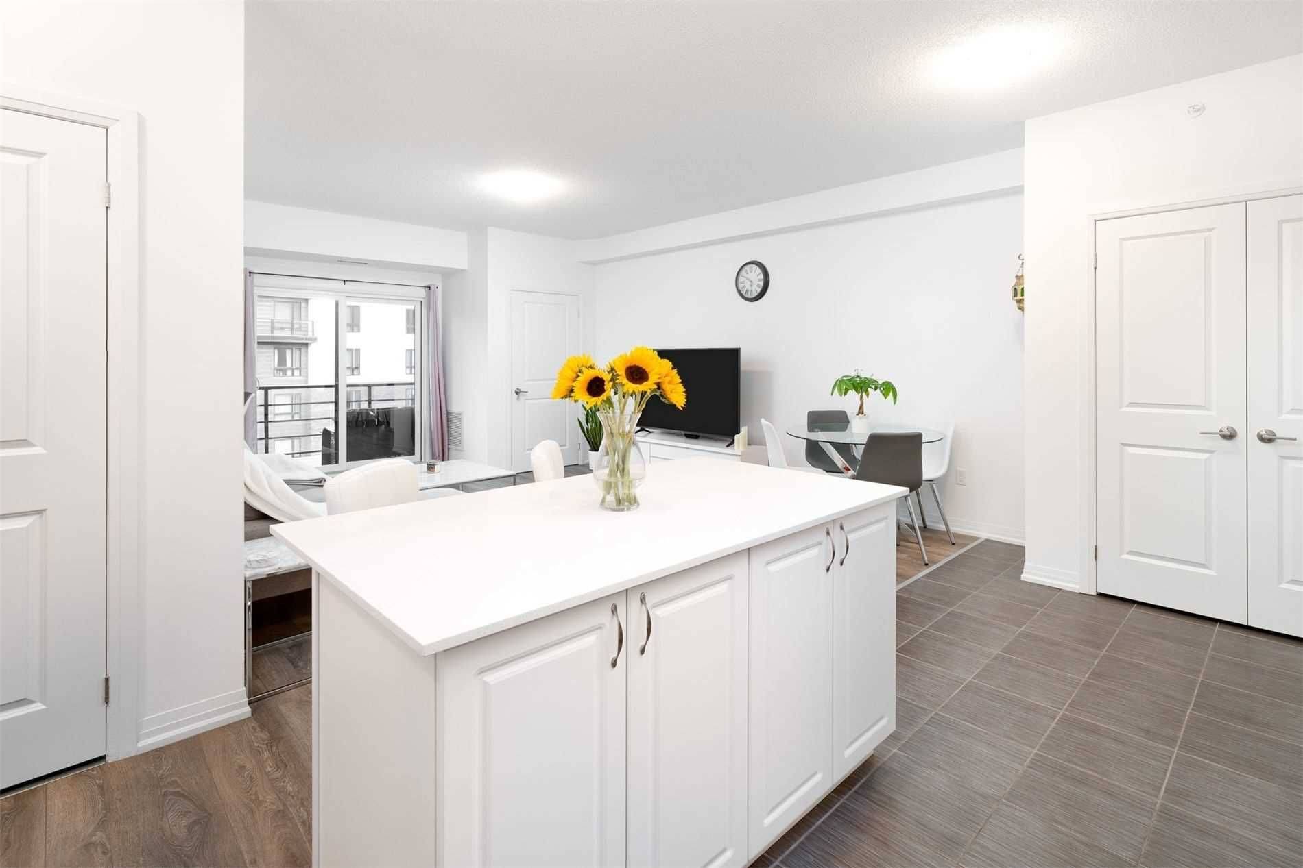 304 Essa RD #403, Barrie, ON L9J 0H4