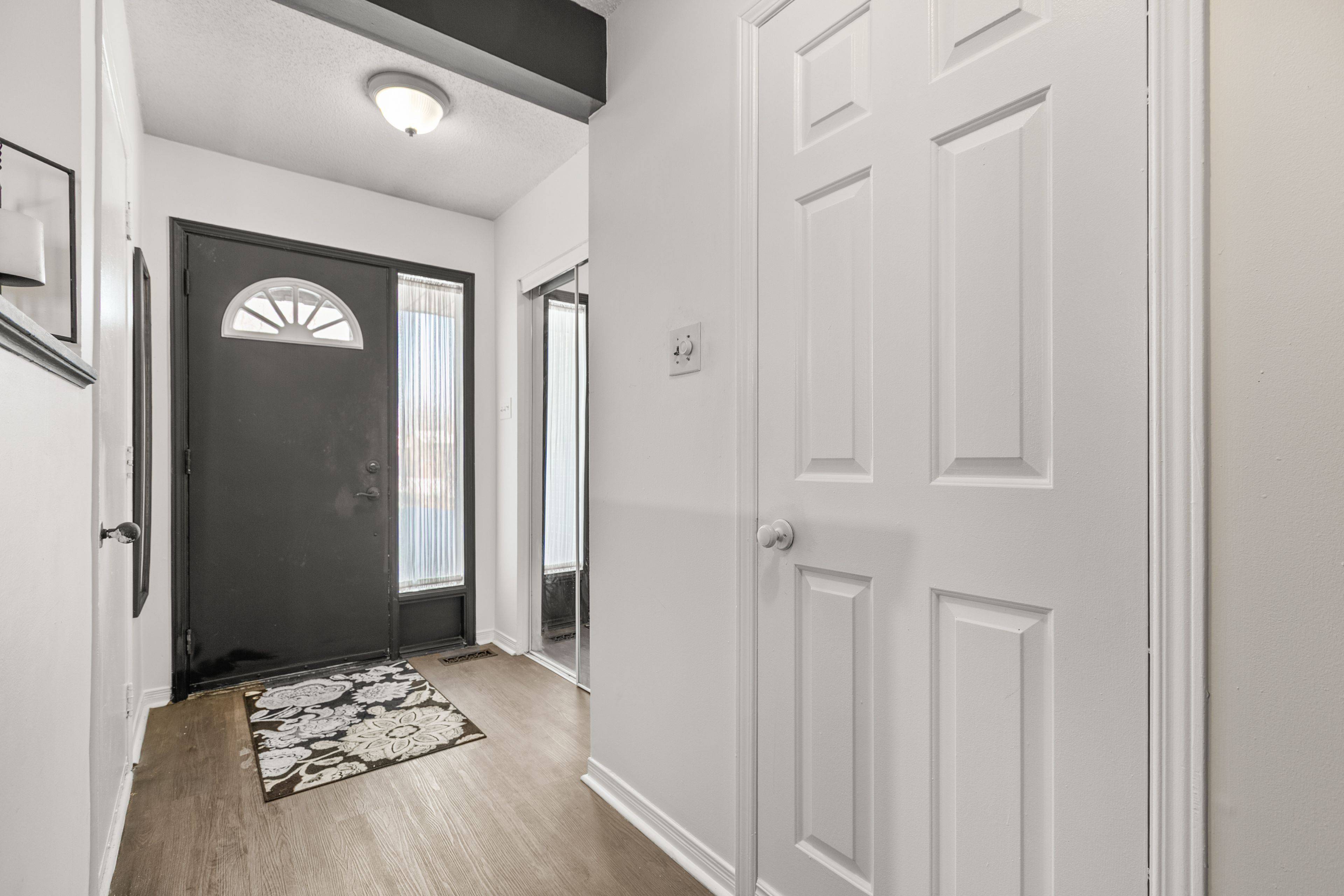 176 Sherway DR #A, Barrhaven, ON K2J 1W7