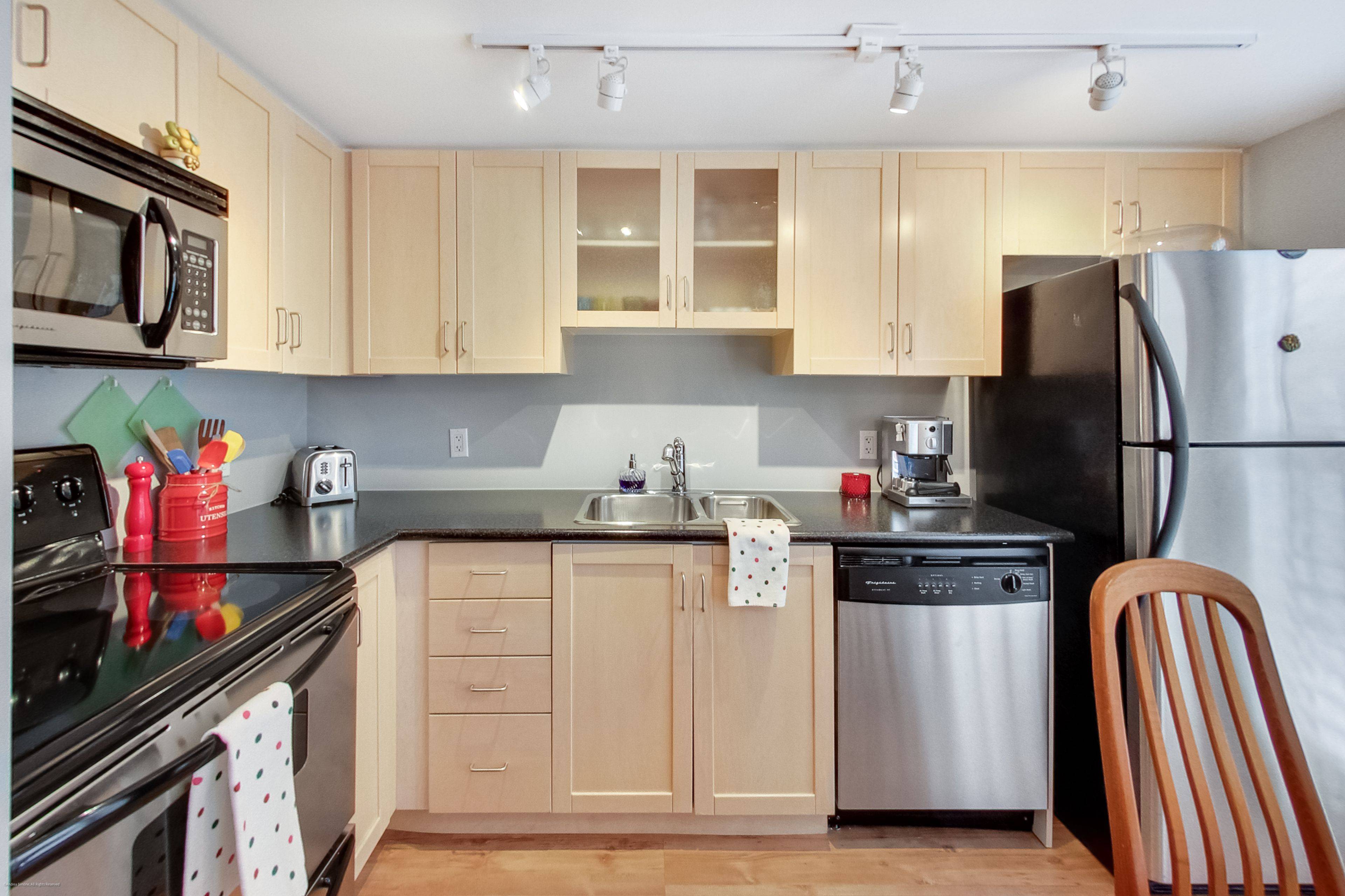 38 Western Battery RD #614, Toronto C01, ON M6K 3N9