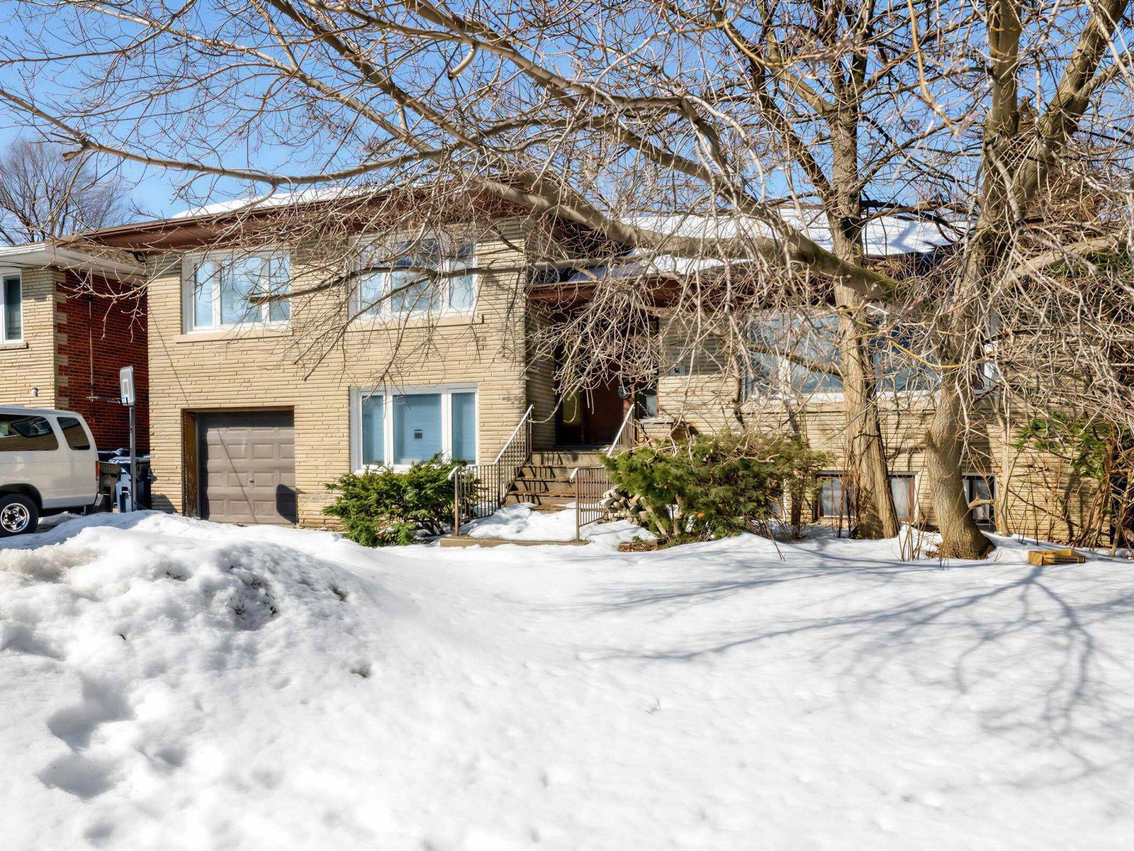 14 Frontenac AVE, Toronto C04, ON M5N 1Z5