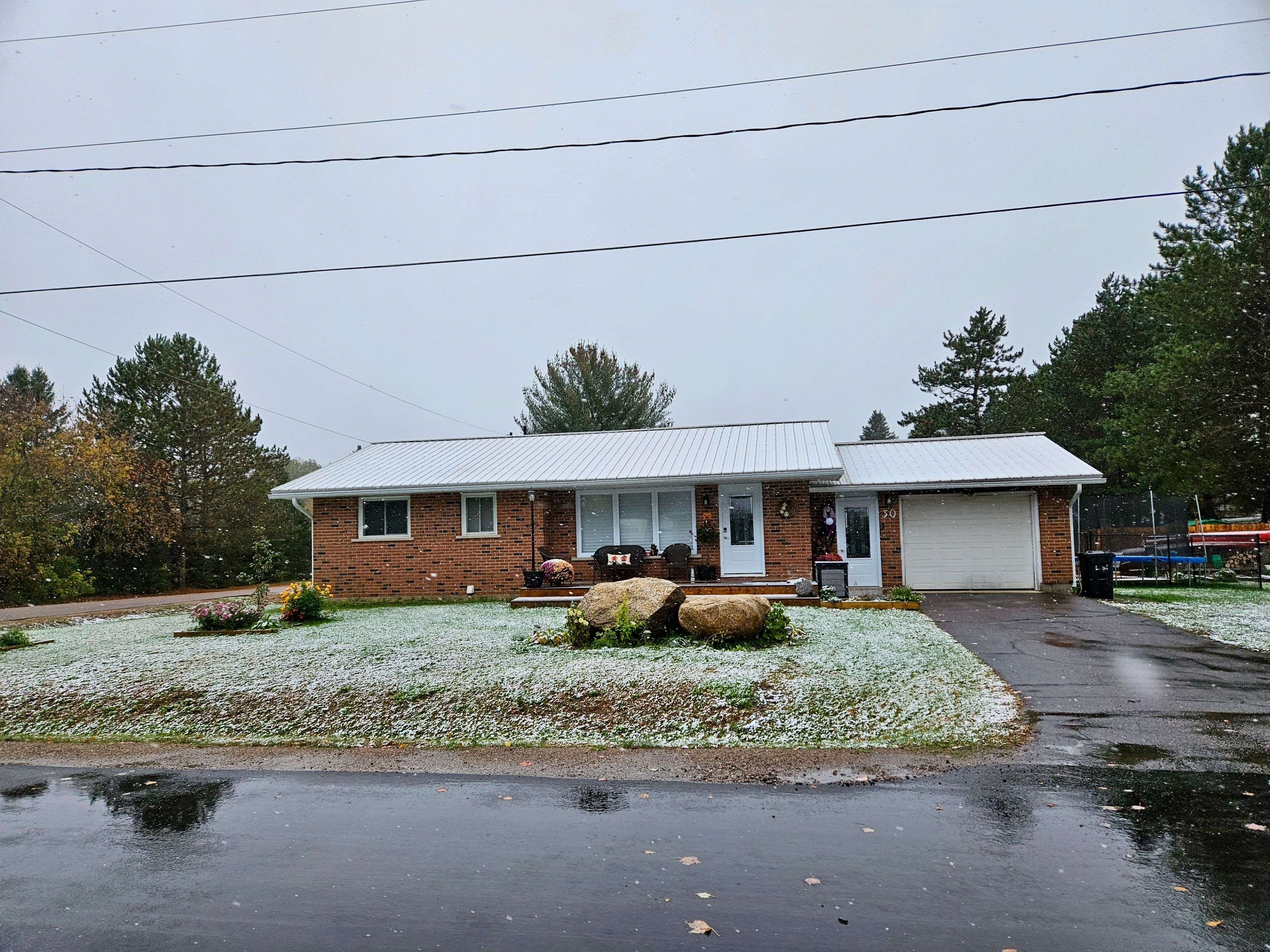 30 Alfred ST, South River, ON P0A 1X0