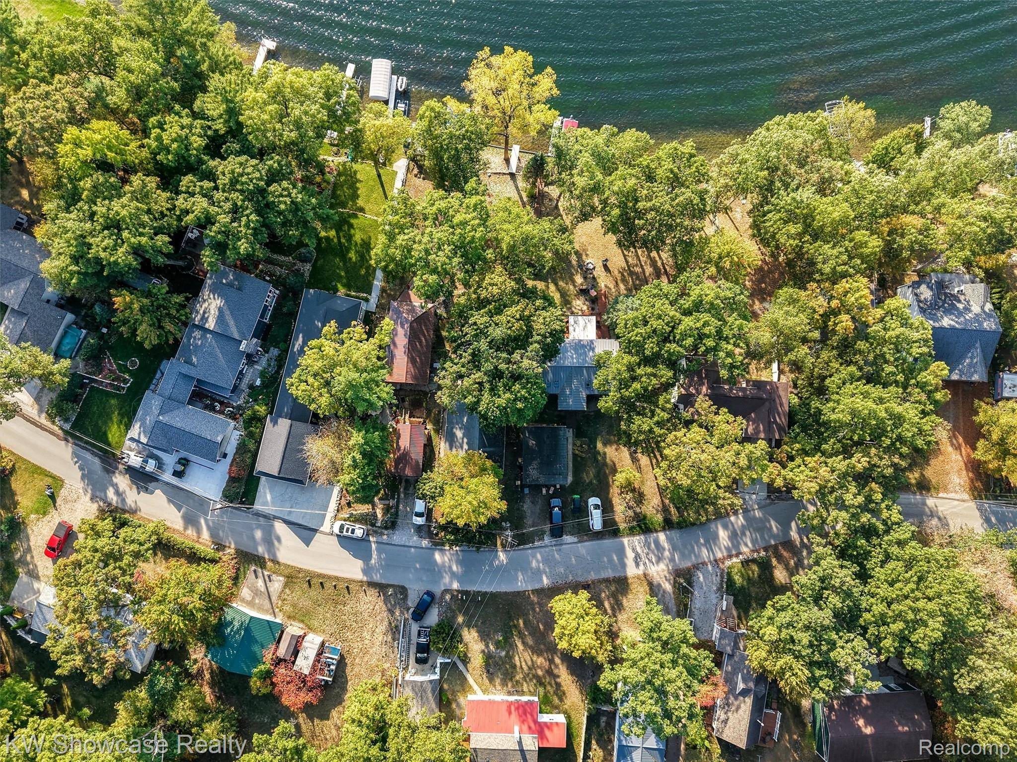 1259 Lakeshore DR, Columbiaville Village, MI 48421