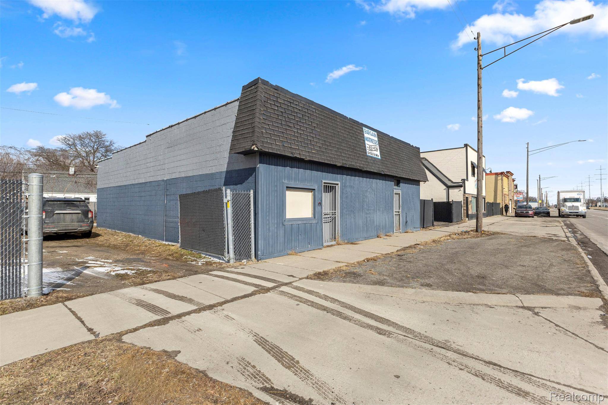 12434 8 Mile RD, Warren, MI 48089