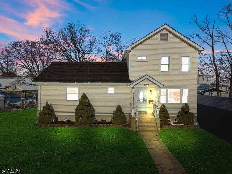 1996 Barnett St, Rahway City, NJ 07065