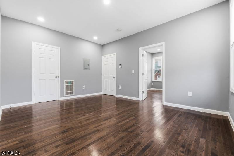 53 Aldine St, Newark City, NJ 07112