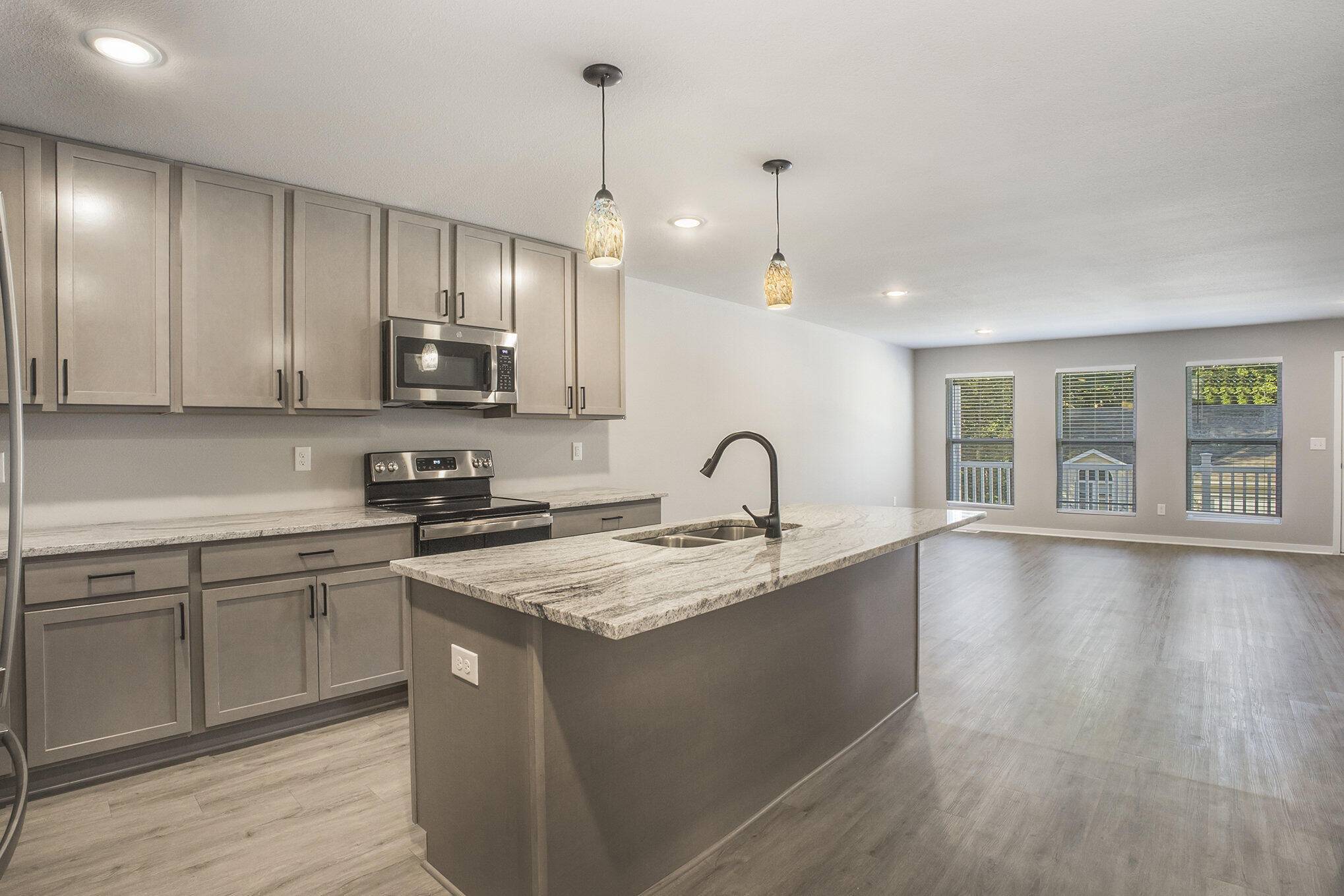 17545 Beechwood LN, Ferrysburg City, MI 49456