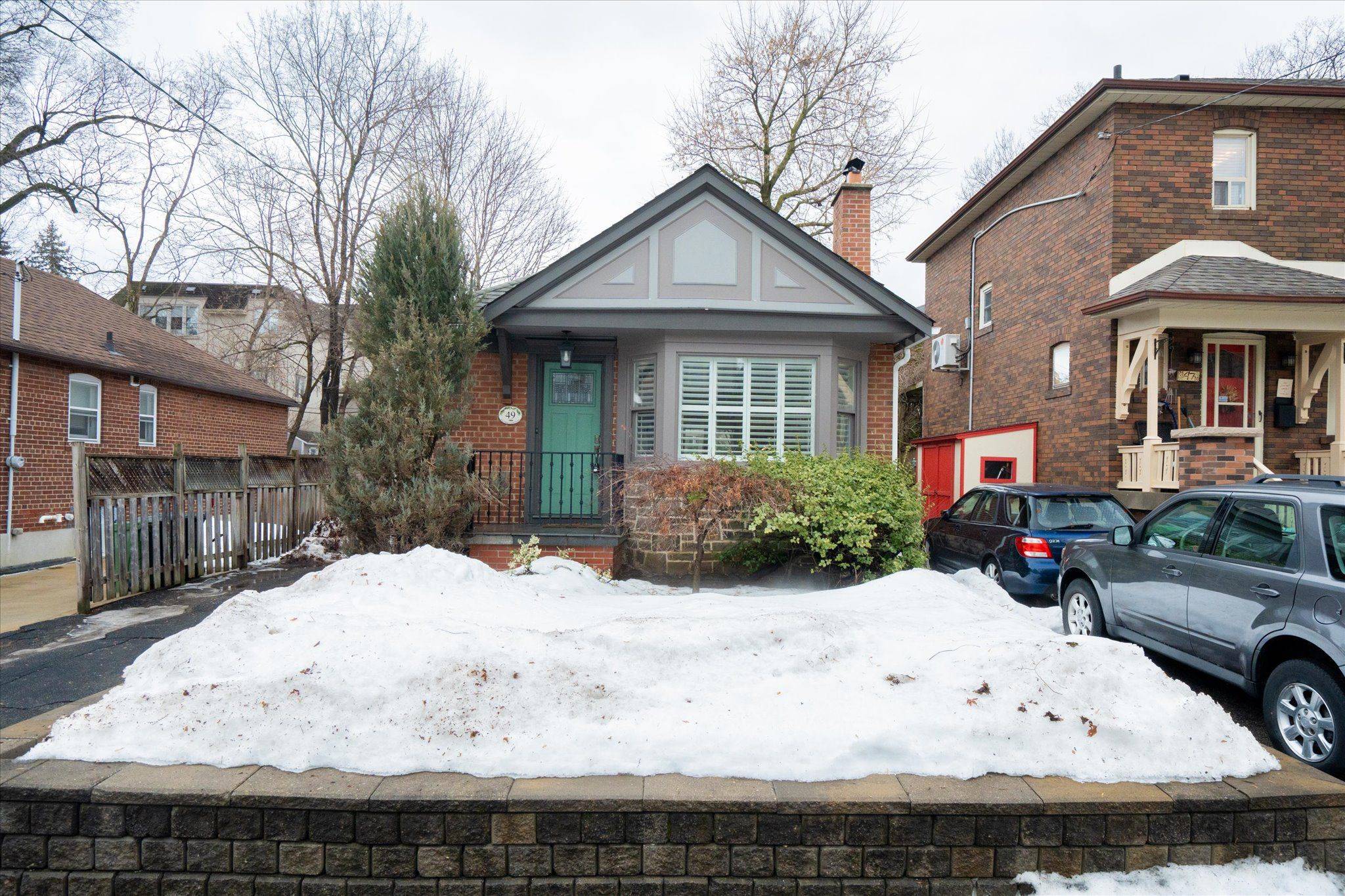 49 Elvina GDNS, Toronto C10, ON M4P 1X7