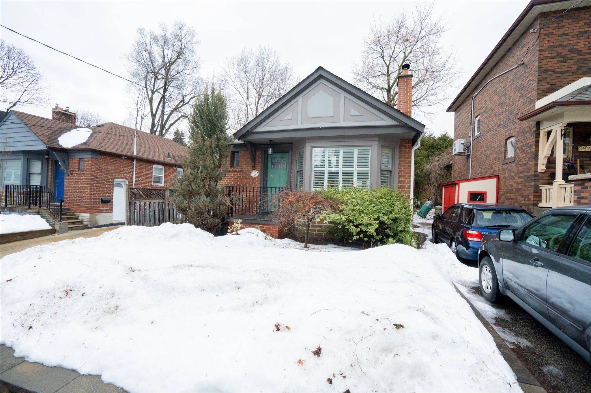 49 Elvina GDNS, Toronto C10, ON M4P 1X7