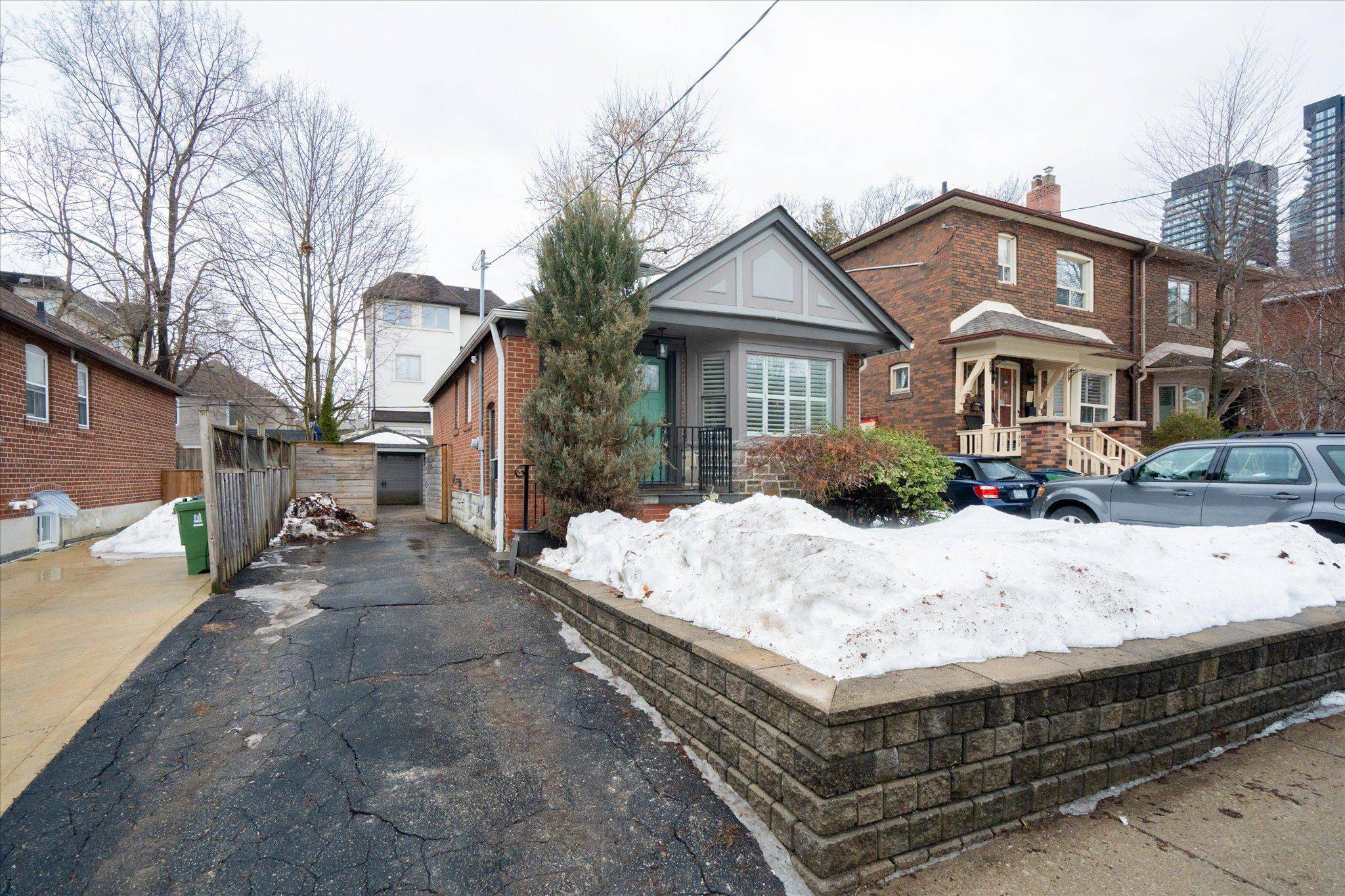 49 Elvina GDNS, Toronto C10, ON M4P 1X7