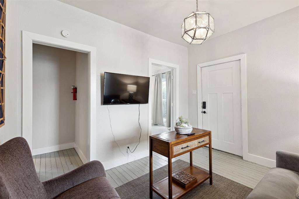 5346 Ash Lane, Dallas, TX 75223