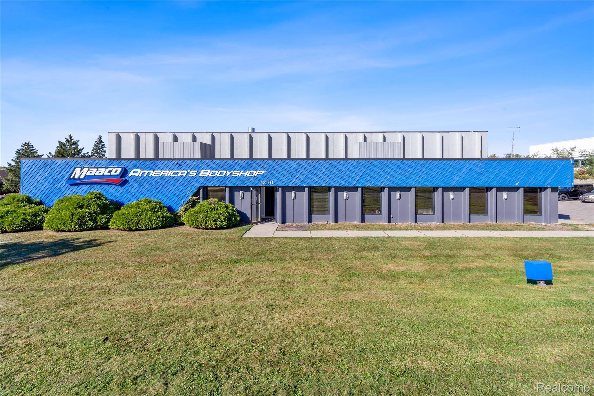 1250 W Hamlin RD, Rochester Hills, MI 48309