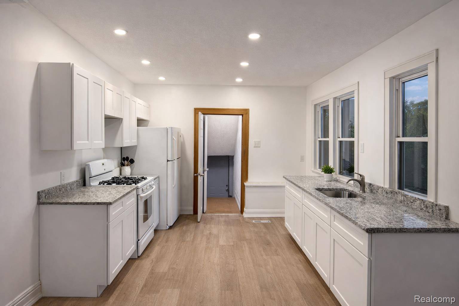 1935 Gladstone ST, Detroit, MI 48206