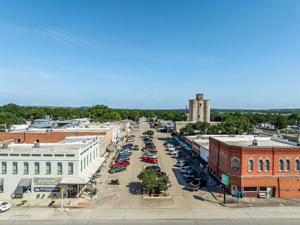 114 N Avenue D, Clifton, TX 76634