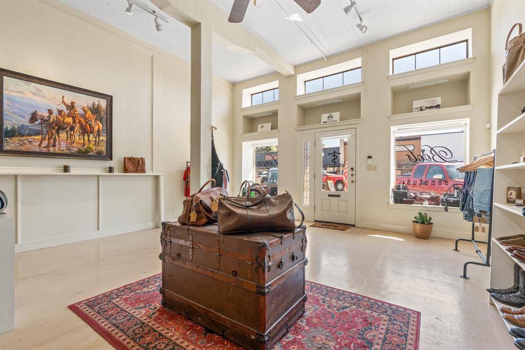 114 N Avenue D, Clifton, TX 76634