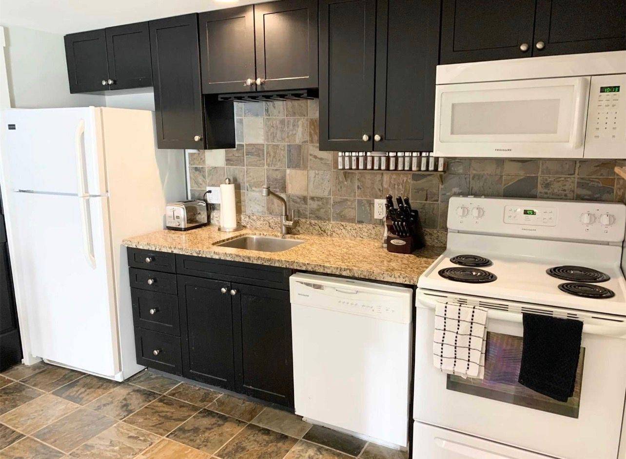 5 Dawson DR #322, Collingwood, ON L9Y 5B4