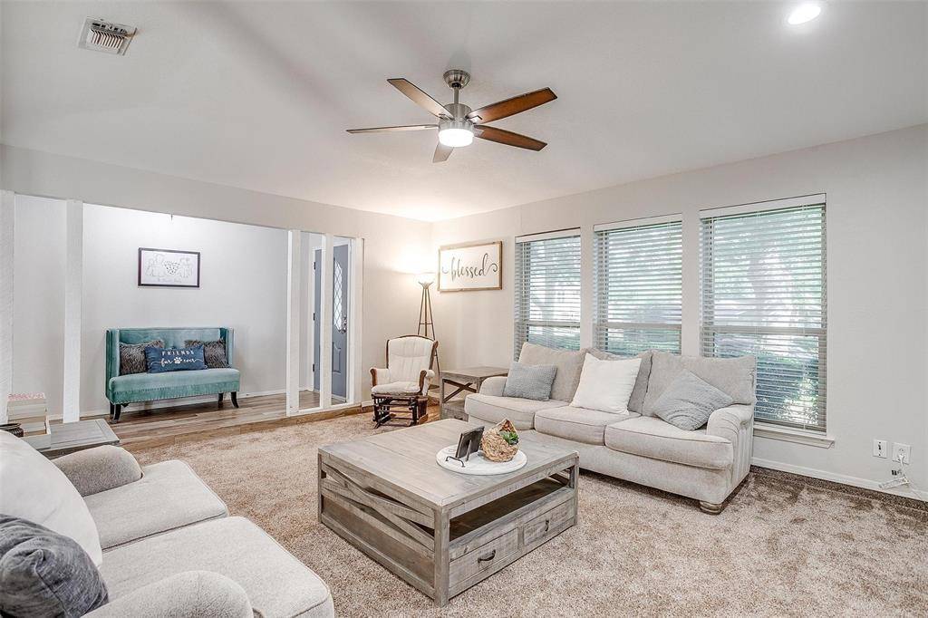 5306 Oak Brook Road, Arlington, TX 76016