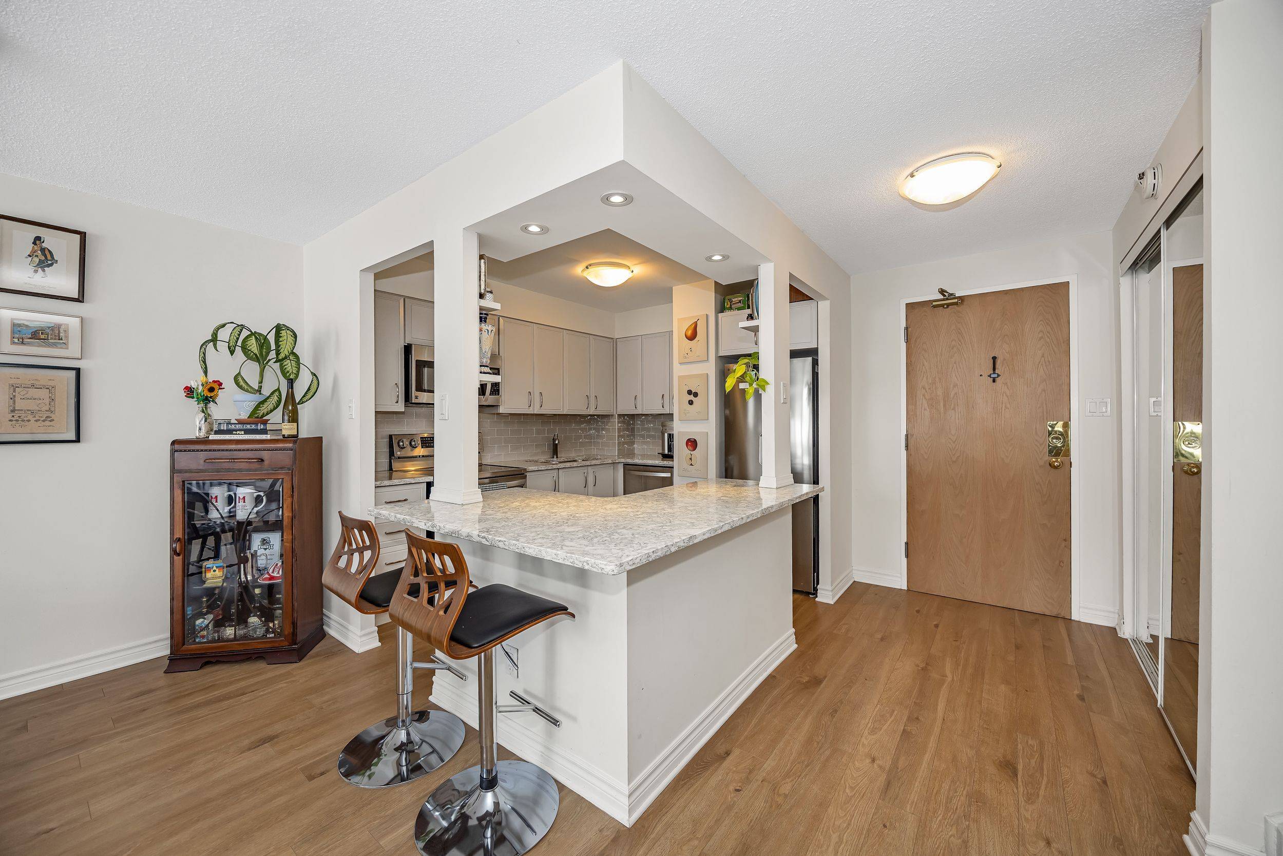 2871 Richmond RD #111, Britannia Heights - Queensway Terrace N And Area, ON K2B 8M5