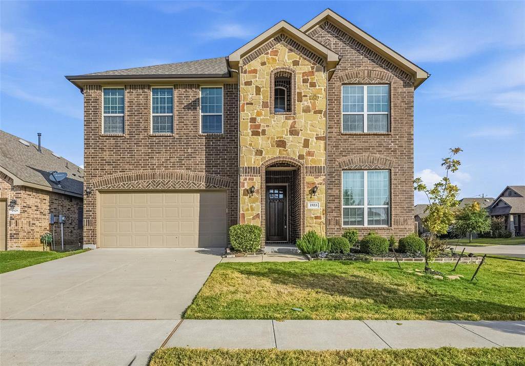 1933 Steppe Trail Drive, Aubrey, TX 76227