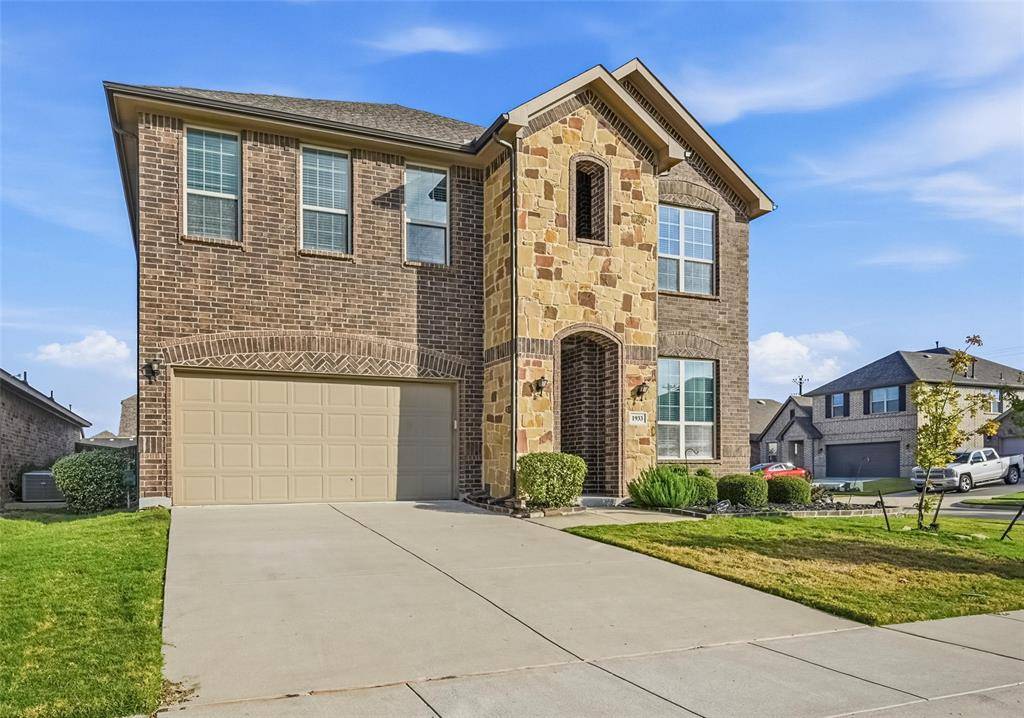 1933 Steppe Trail Drive, Aubrey, TX 76227