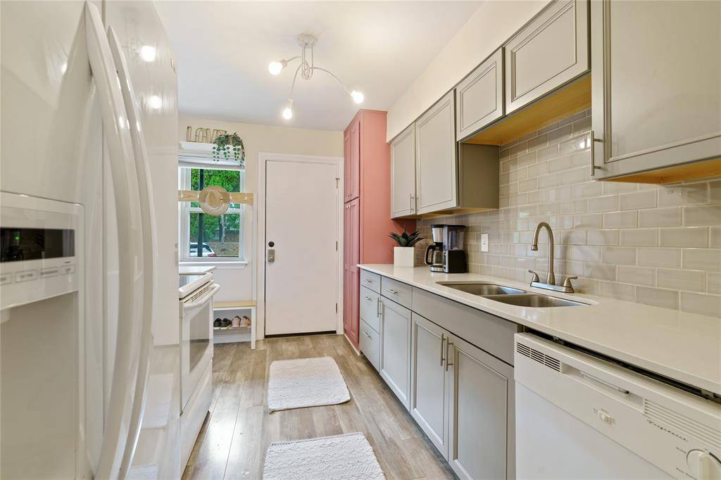 7707 Meadow Park Drive #112, Dallas, TX 75230