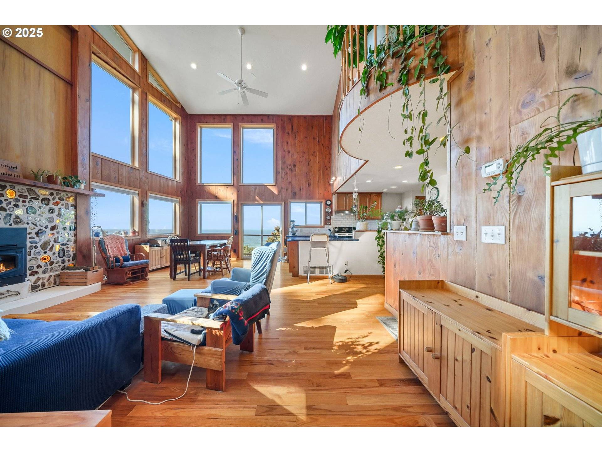 674 PACIFIC VIEW DR, Yachats, OR 97498