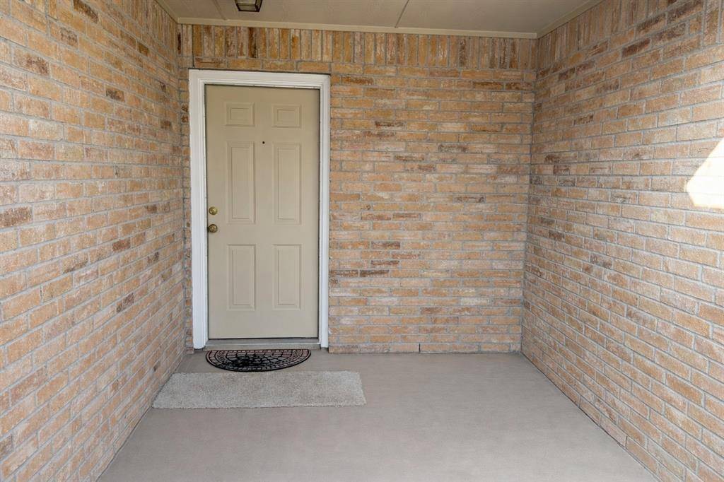 3819 Kiest Valley Court, Dallas, TX 75233