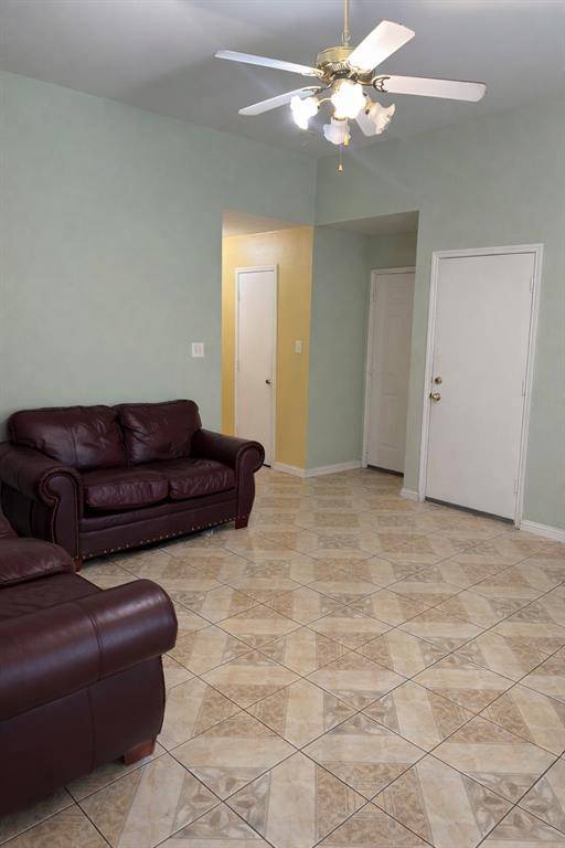 3819 Kiest Valley Court, Dallas, TX 75233