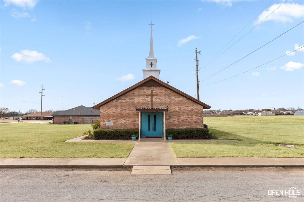 801 N 1st Street, Iowa Park, TX 76367