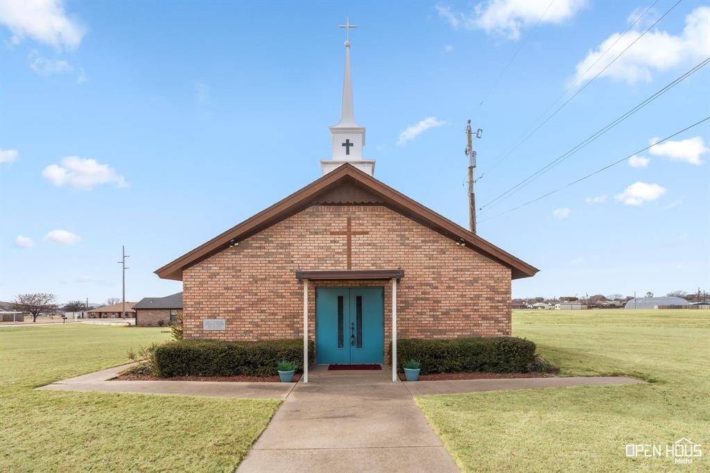 801 N 1st Street, Iowa Park, TX 76367