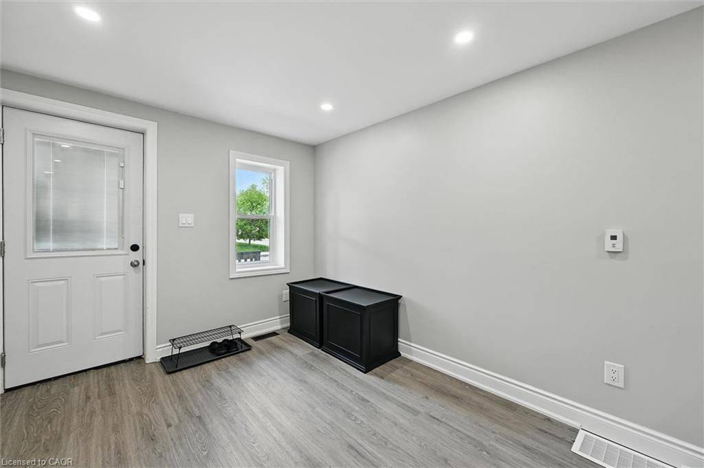 224 Rosslyn AVE N, Hamilton, ON L8L 7P7