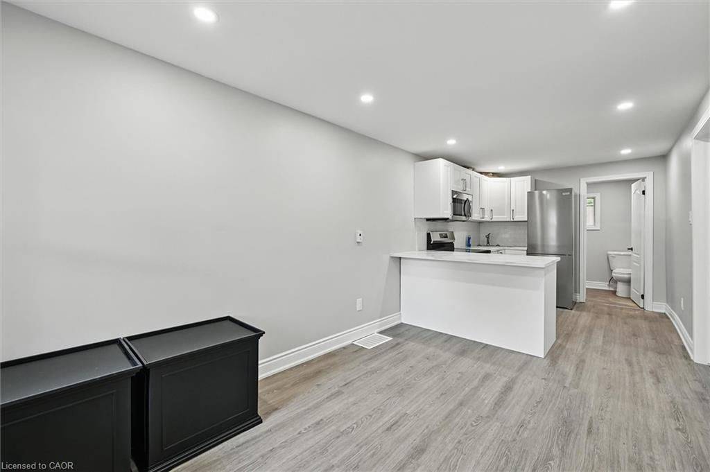 224 Rosslyn AVE N, Hamilton, ON L8L 7P7