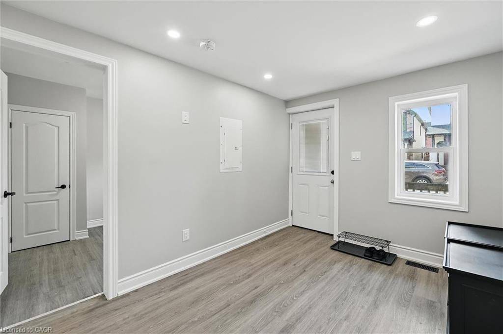 224 Rosslyn AVE N, Hamilton, ON L8L 7P7