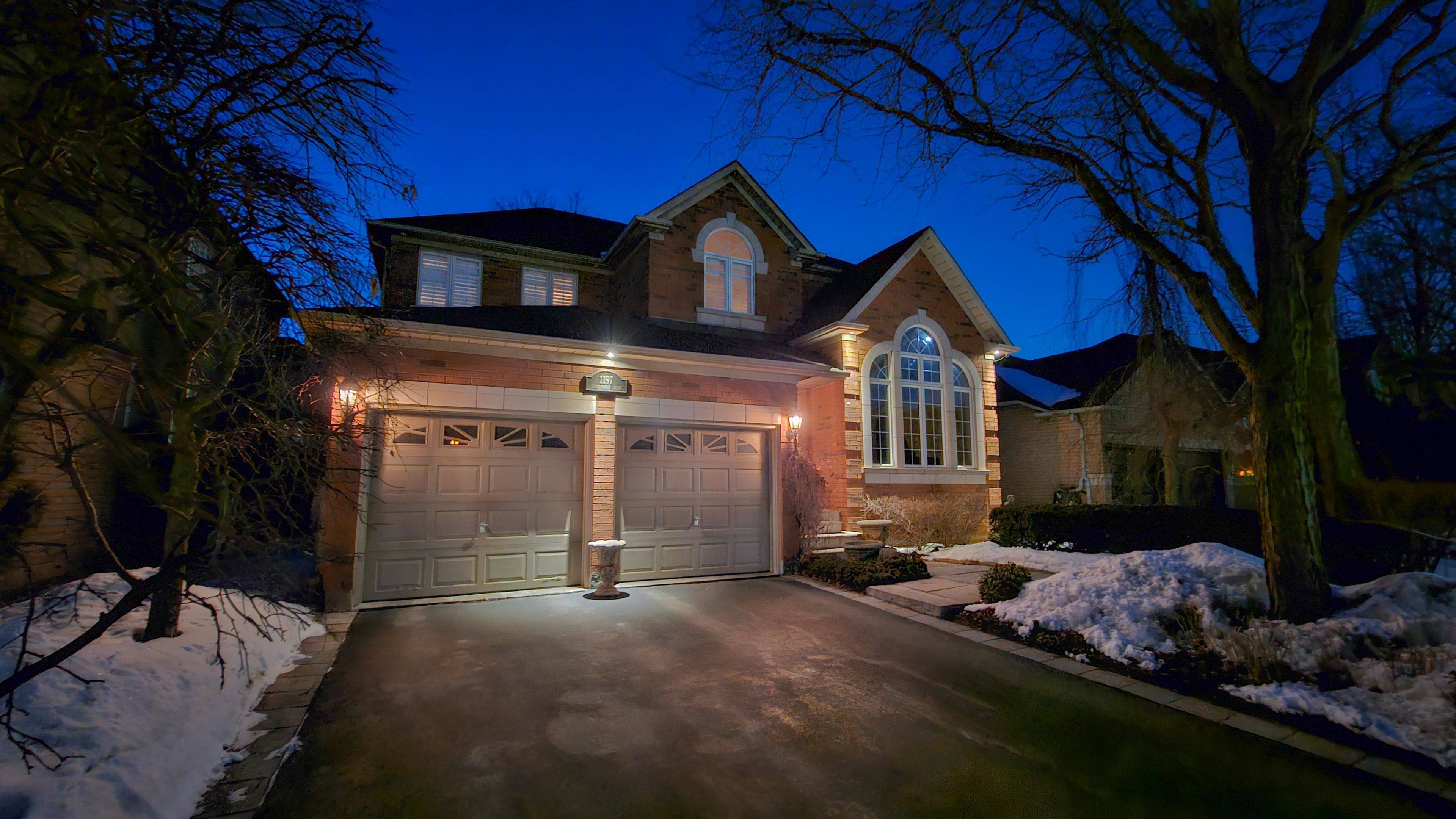 1197 Lindenrock DR, Oakville, ON L6H 6T5