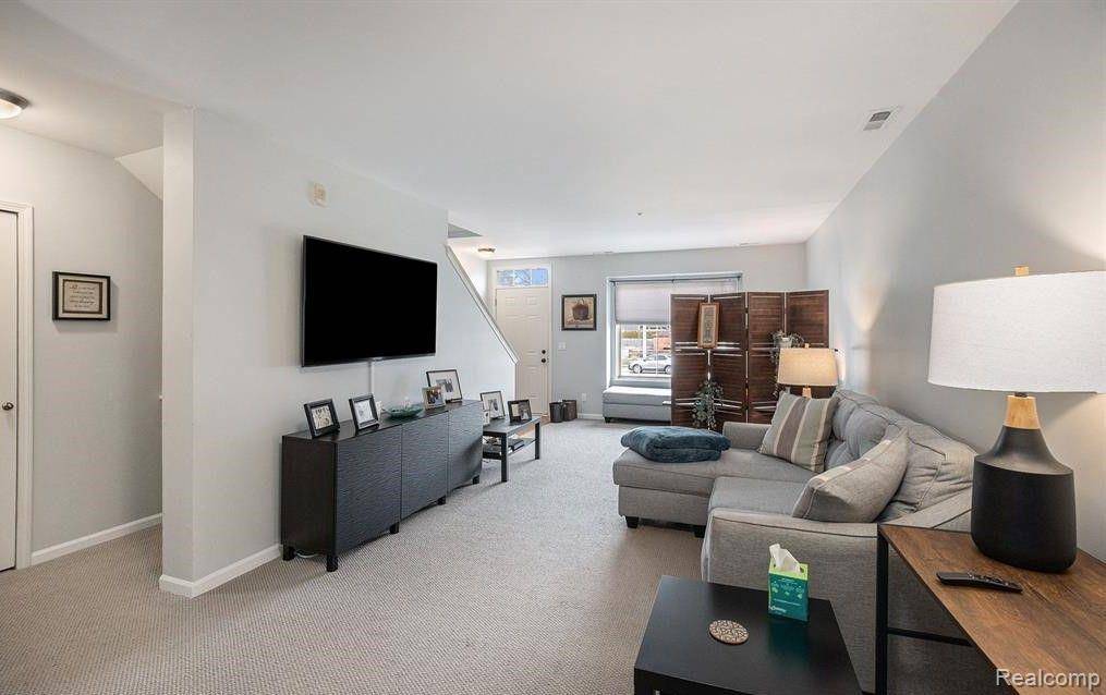 3286 CAMDEN DR, Troy, MI 48084