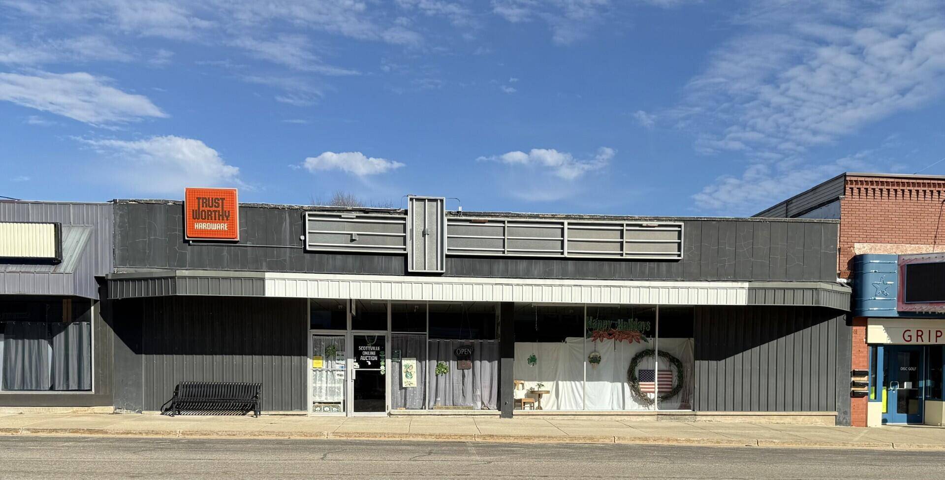 107 S Main ST, Scottville, MI 49454