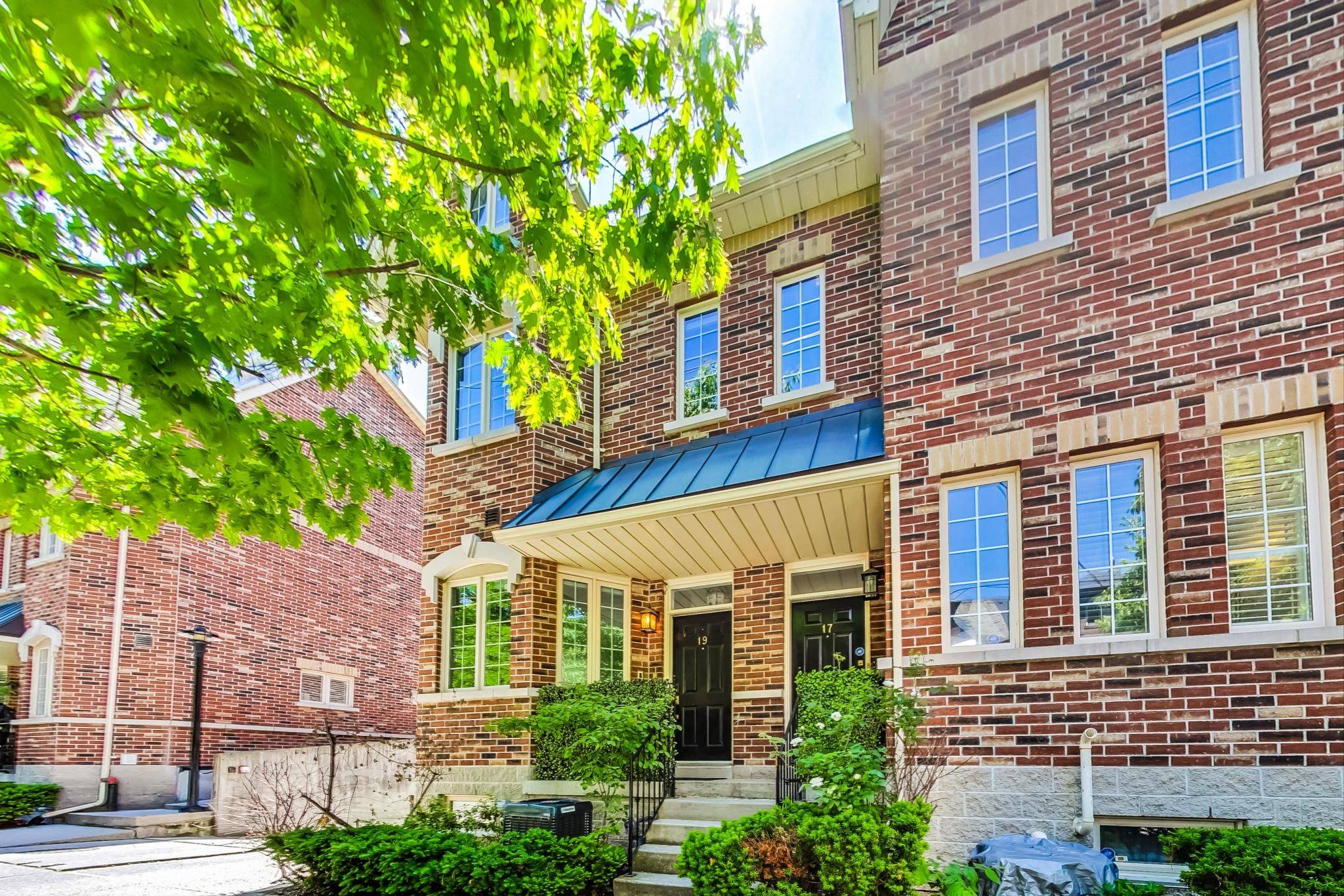 19 Earl ST, Toronto C08, ON M4Y 1M4