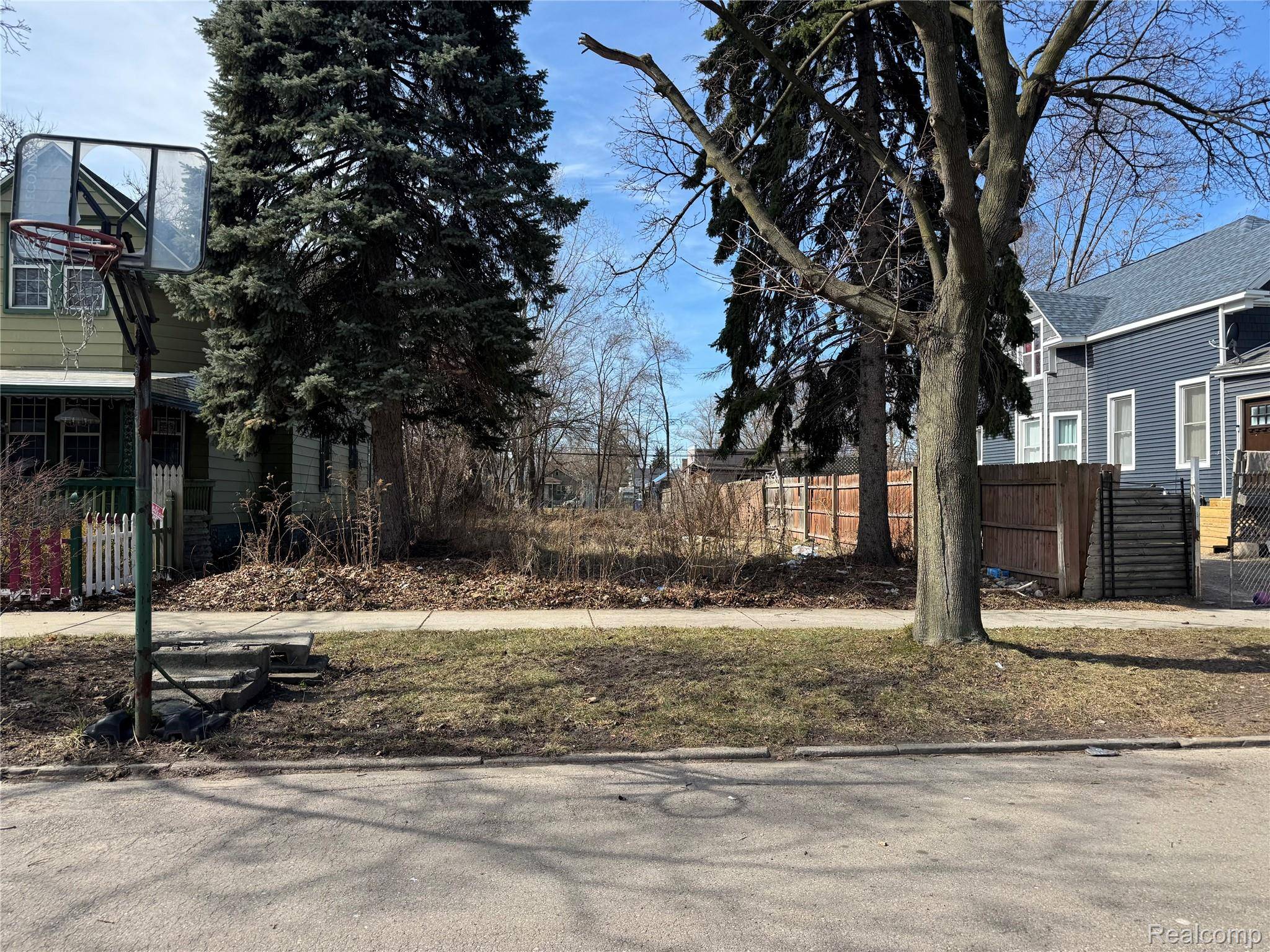 4037 Gilbert ST, Detroit, MI 48210