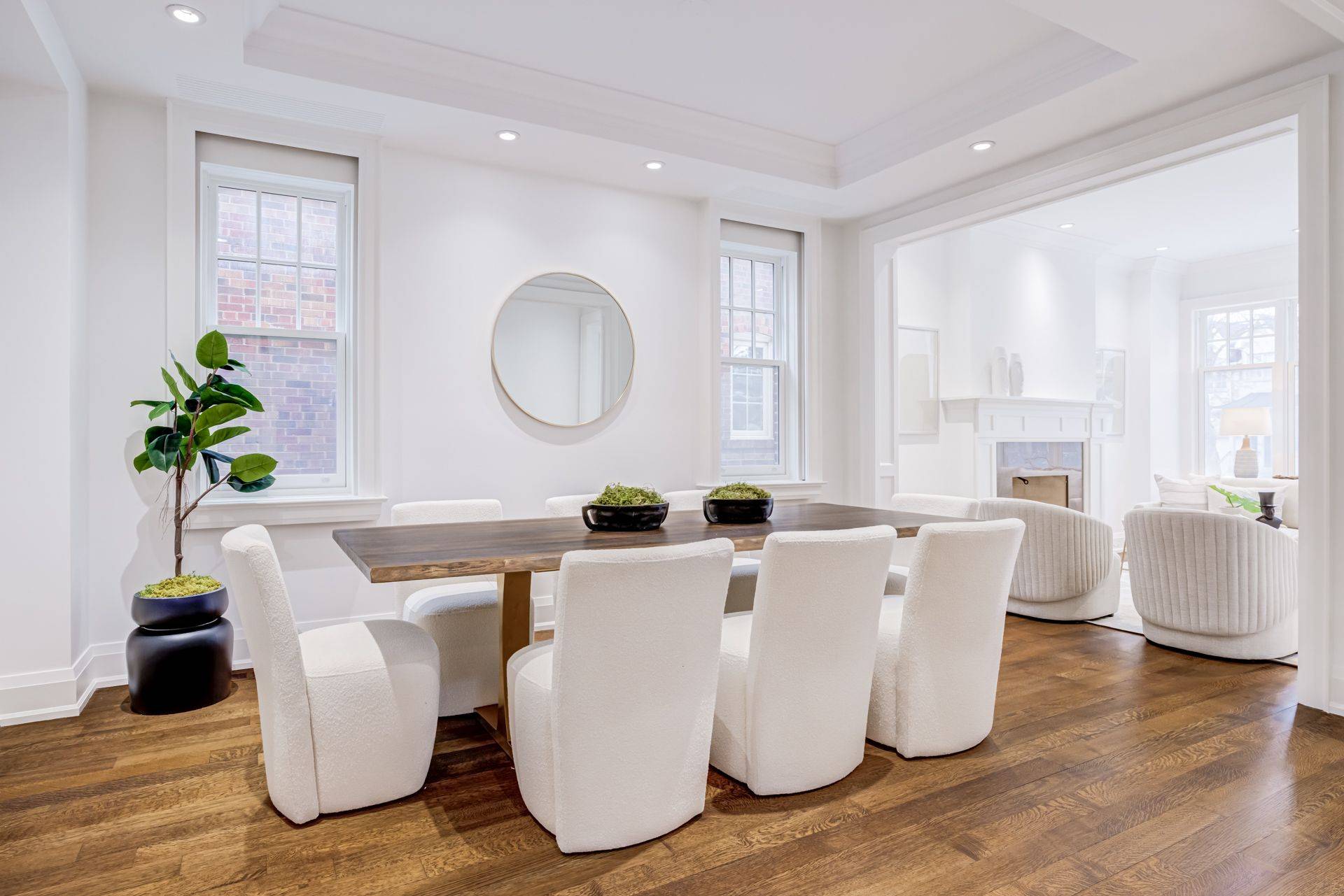 172 Hanna RD, Toronto C11, ON M4G 3N8