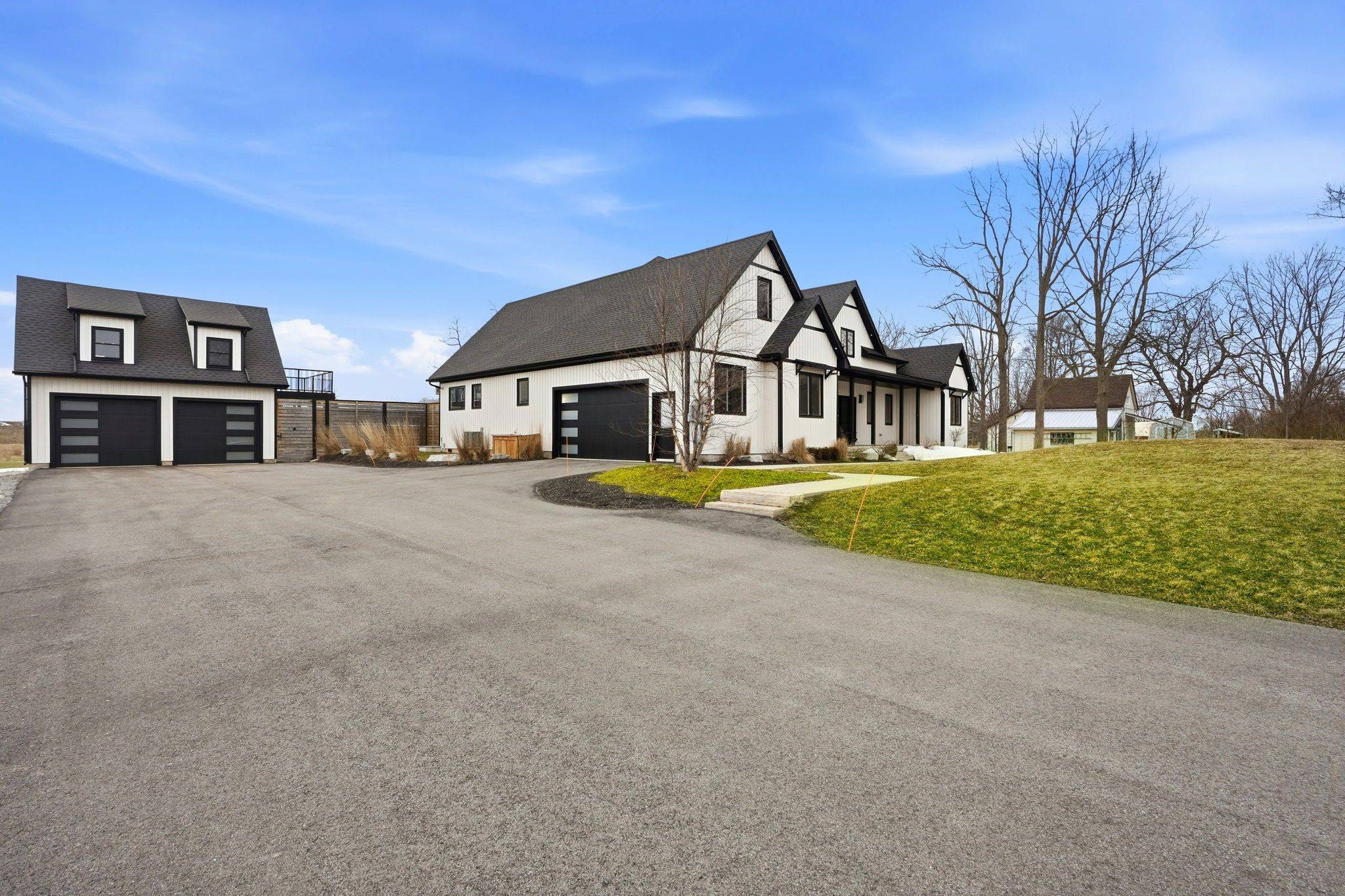 480 Pleasant Beach RD N, Port Colborne, ON L0S 1R0